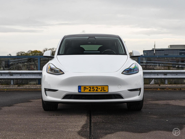 tesla-model-y-long-range-dual-motor-awd-75-kwh-panoramadak-21-zwart-leder-autopilot-incl.-btw