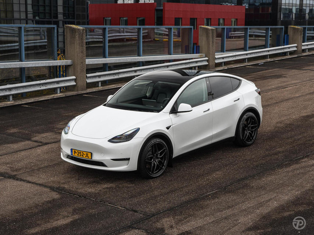 Tesla Model Y Long Range Dual Motor AWD 75 kWh Panoramadak 21 Zwart Leder Autopilot incl. BTW