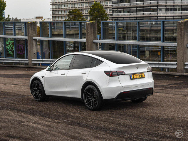 Tesla Model Y Long Range Dual Motor AWD 75 kWh Panoramadak 21 Zwart Leder Autopilot incl. BTW