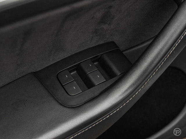 Tesla Model Y Long Range Dual Motor AWD 75 kWh Panoramadak 21 Zwart Leder Autopilot incl. BTW