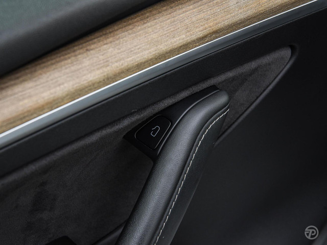 Tesla Model Y Long Range Dual Motor AWD 75 kWh Panoramadak 21 Zwart Leder Autopilot incl. BTW