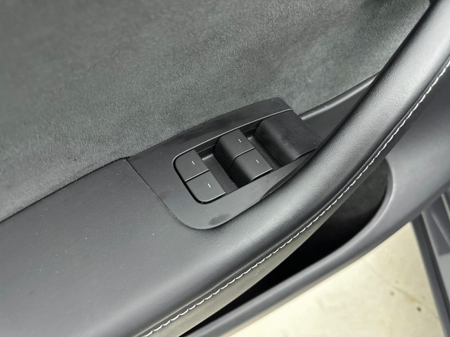 Tesla Model Y Long Range AWD 75 kWh | Leder | Panoramadak | Trekhaak afn.kogel | Navi | Cruise | Soh 91,8% |