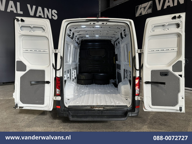 Volkswagen Crafter 2.0 TDI 141pk L3H3 L2H2 Euro6 Airco | Camera | Apple Carplay | Android Auto | Cruisecontrol | Massagestoel Chauffeursstoel, 2800