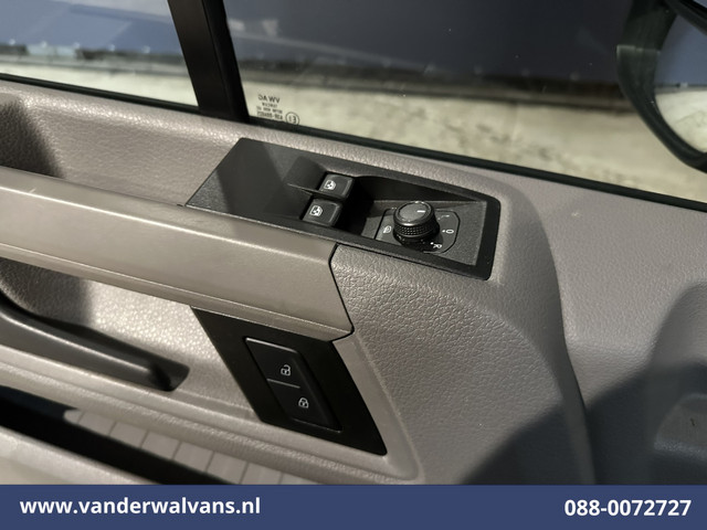 Volkswagen Crafter 2.0 TDI 141pk L3H3 L2H2 Euro6 Airco | Camera | Apple Carplay | Android Auto | Cruisecontrol | Massagestoel Chauffeursstoel, 2800