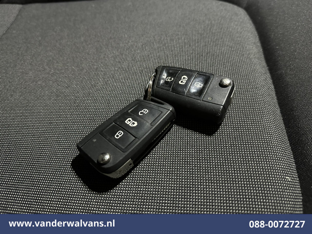 Volkswagen Crafter 2.0 TDI 141pk L3H3 L2H2 Euro6 Airco | Camera | Apple Carplay | Android Auto | Cruisecontrol | Massagestoel Chauffeursstoel, 2800