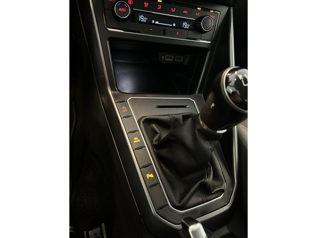 Volkswagen Polo 1.0 TSI Highline | Adaptieve cruise control | Climate control | Adaptief onderstel | Apple carplay | Parkeersensoren v+a | Navig