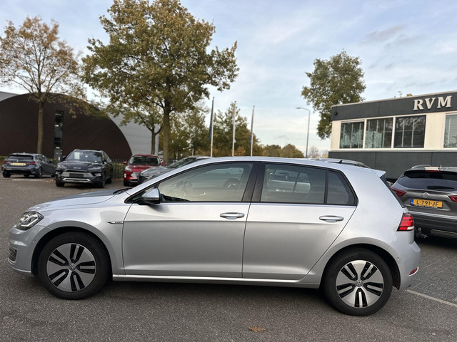 Volkswagen e-Golf e-Golf WARMTEPOMP| DODE HOEK| APPLE CARPLAY ANDROID AUTO| DIG. DASH | CAMERA| STOELVERW. |