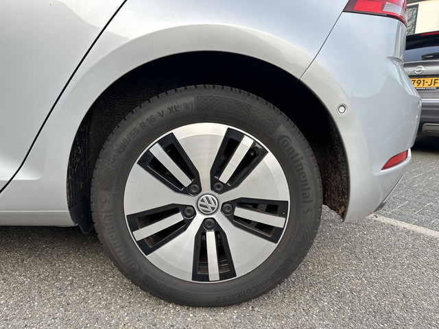 Volkswagen e-Golf e-Golf WARMTEPOMP| DODE HOEK| APPLE CARPLAY ANDROID AUTO| DIG. DASH | CAMERA| STOELVERW. |