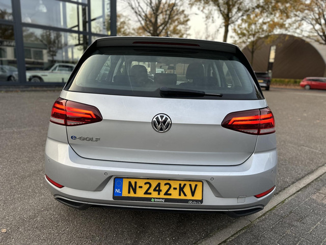 Volkswagen e-Golf e-Golf WARMTEPOMP| DODE HOEK| APPLE CARPLAY ANDROID AUTO| DIG. DASH | CAMERA| STOELVERW. |