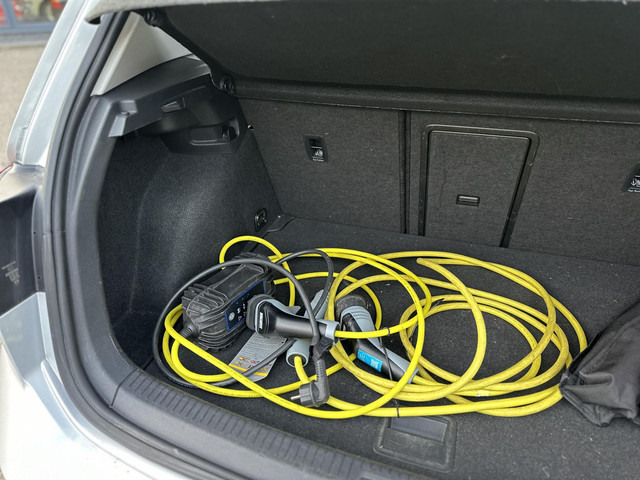 Volkswagen e-Golf e-Golf WARMTEPOMP| DODE HOEK| APPLE CARPLAY ANDROID AUTO| DIG. DASH | CAMERA| STOELVERW. |