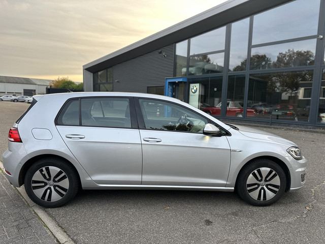 volkswagen-e-golf-e-golf-warmtepomp--dode-hoek--apple-carplay--android-auto--dig.-dash---camera--stoelverw.--