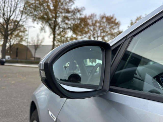 Volkswagen e-Golf e-Golf WARMTEPOMP| DODE HOEK| APPLE CARPLAY ANDROID AUTO| DIG. DASH | CAMERA| STOELVERW. |