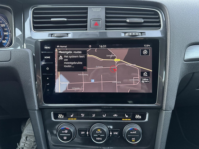 Volkswagen e-Golf e-Golf WARMTEPOMP| DODE HOEK| APPLE CARPLAY ANDROID AUTO| DIG. DASH | CAMERA| STOELVERW. |