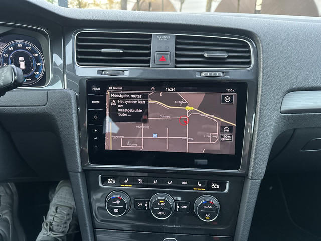 Volkswagen e-Golf e-Golf WARMTEPOMP| DODE HOEK| APPLE CARPLAY ANDROID AUTO| DIG. DASH | CAMERA| STOELVERW. |