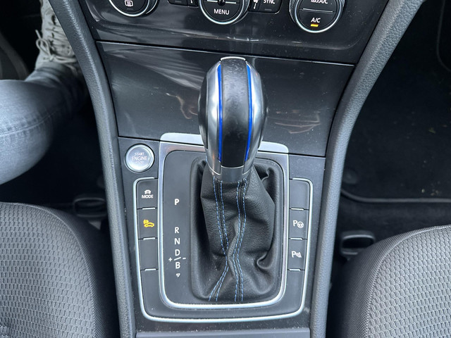 Volkswagen e-Golf e-Golf WARMTEPOMP| DODE HOEK| APPLE CARPLAY ANDROID AUTO| DIG. DASH | CAMERA| STOELVERW. |