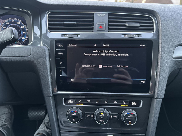 Volkswagen e-Golf e-Golf WARMTEPOMP| DODE HOEK| APPLE CARPLAY ANDROID AUTO| DIG. DASH | CAMERA| STOELVERW. |