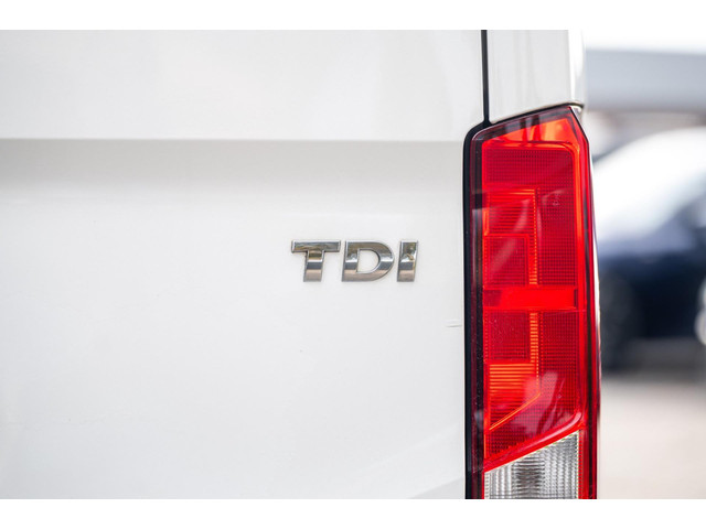 Volkswagen Crafter 35 2.0 TDI L3H3 Trekhaak I 3 Zitplaatsen I Cruise I Airco I Navigatie I Bluetooth I Dealeronderhouden