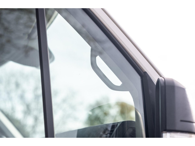 Volkswagen Crafter 35 2.0 TDI L3H3 Trekhaak I 3 Zitplaatsen I Cruise I Airco I Navigatie I Bluetooth I Dealeronderhouden