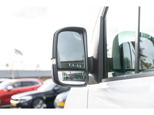 Volkswagen Crafter 35 2.0 TDI L3H3 Trekhaak I 3 Zitplaatsen I Cruise I Airco I Navigatie I Bluetooth I Dealeronderhouden