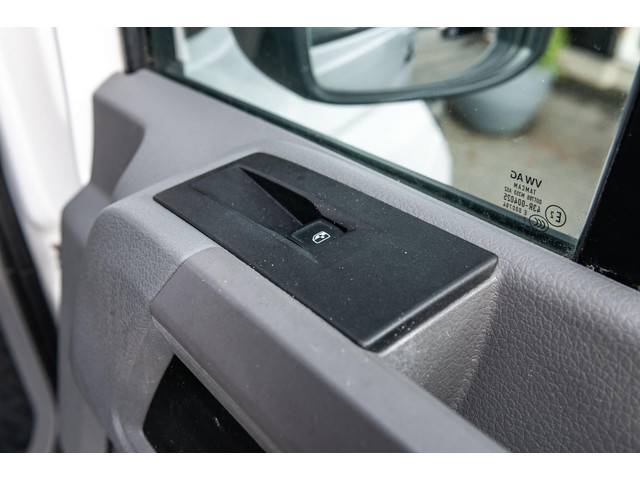 Volkswagen Crafter 35 2.0 TDI L3H3 Trekhaak I 3 Zitplaatsen I Cruise I Airco I Navigatie I Bluetooth I Dealeronderhouden