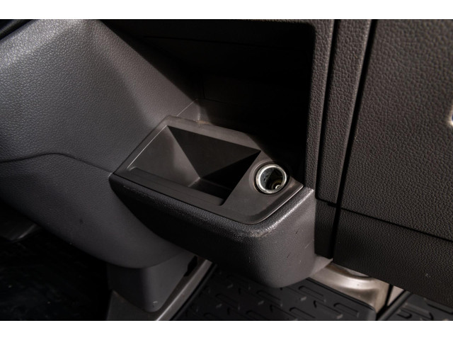 Volkswagen Crafter 35 2.0 TDI L3H3 Trekhaak I 3 Zitplaatsen I Cruise I Airco I Navigatie I Bluetooth I Dealeronderhouden