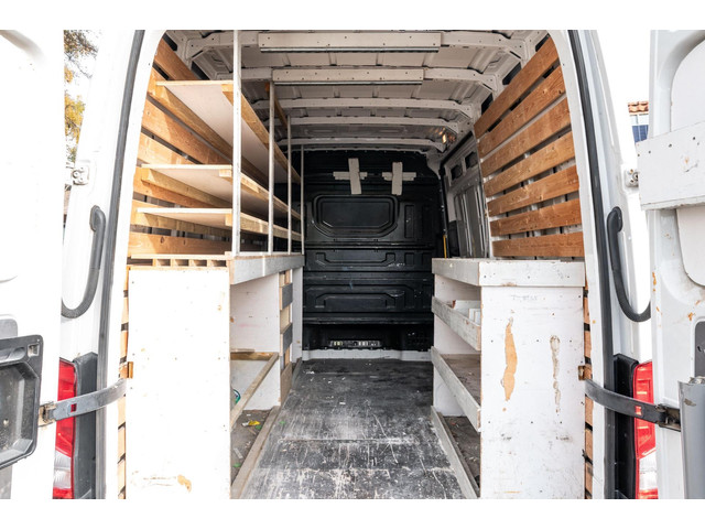 Volkswagen Crafter 35 2.0 TDI L3H3 Trekhaak I 3 Zitplaatsen I Cruise I Airco I Navigatie I Bluetooth I Dealeronderhouden