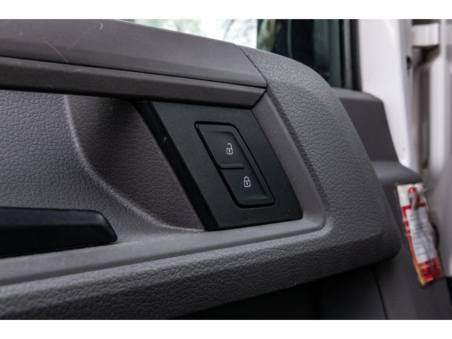 Volkswagen Crafter 35 2.0 TDI L3H3 Trekhaak I 3 Zitplaatsen I Cruise I Airco I Navigatie I Bluetooth I Dealeronderhouden