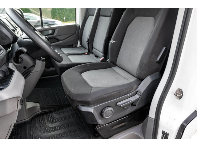 Volkswagen Crafter 35 2.0 TDI L3H3 Trekhaak I 3 Zitplaatsen I Cruise I Airco I Navigatie I Bluetooth I Dealeronderhouden