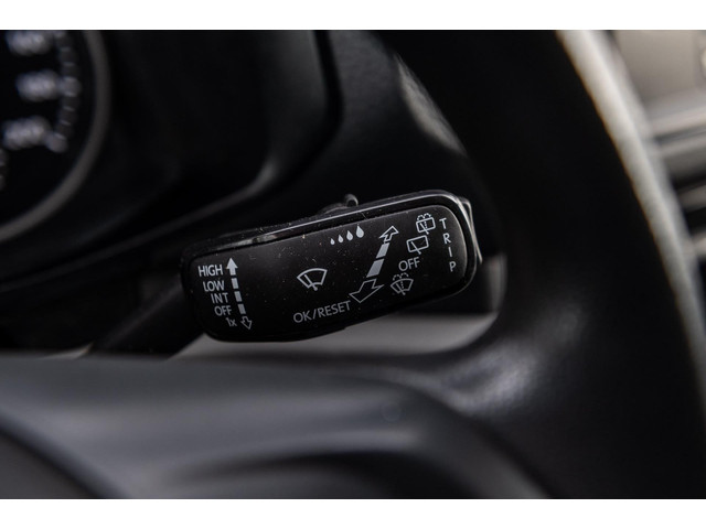 Volkswagen Crafter 35 2.0 TDI L3H3 Trekhaak I 3 Zitplaatsen I Cruise I Airco I Navigatie I Bluetooth I Dealeronderhouden