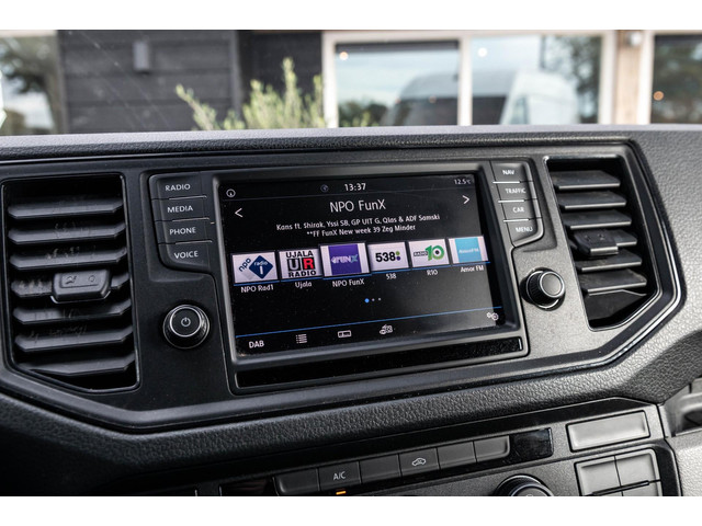 Volkswagen Crafter 35 2.0 TDI L3H3 Trekhaak I 3 Zitplaatsen I Cruise I Airco I Navigatie I Bluetooth I Dealeronderhouden