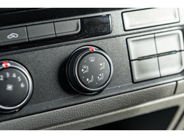 Volkswagen Crafter 35 2.0 TDI L3H3 Trekhaak I 3 Zitplaatsen I Cruise I Airco I Navigatie I Bluetooth I Dealeronderhouden