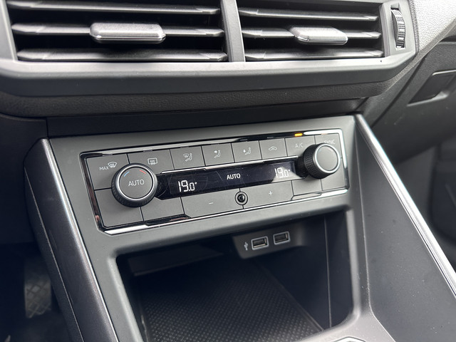 Volkswagen Polo 1.0 TSI Highline Business R | Panoramadak | Camera | Navigatie | DAB+