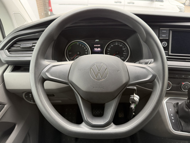 Volkswagen e-Transporter 113PK L2H1 138KM WLTP 37,3kWh 100% Elektrisch ABT E-transporter 3 Stoelen Trekhaak Airco Carplay Camera Parkeersensoren voor ach