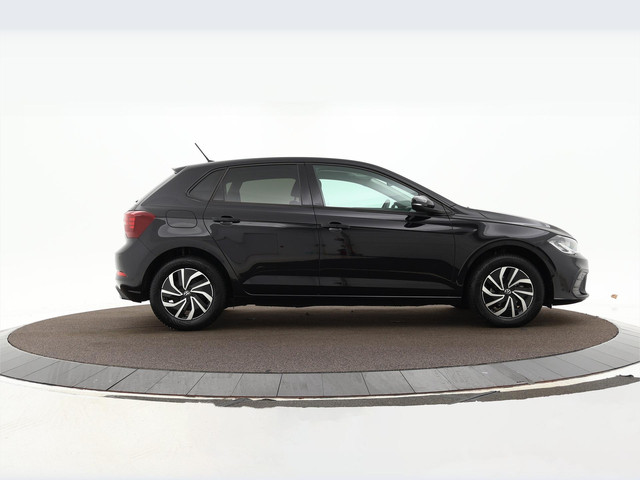 Volkswagen Polo 1.0 TSI Life · Apple Android Car Play · Navigatie · Getint Glas · Draadloze Oplader · 15'' Inch · Garantie t m 27-10-2027 of 100