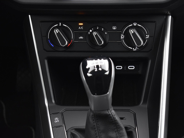 Volkswagen Polo 1.0 TSI Life · Apple Android Car Play · Navigatie · Getint Glas · Draadloze Oplader · 15'' Inch · Garantie t m 27-10-2027 of 100