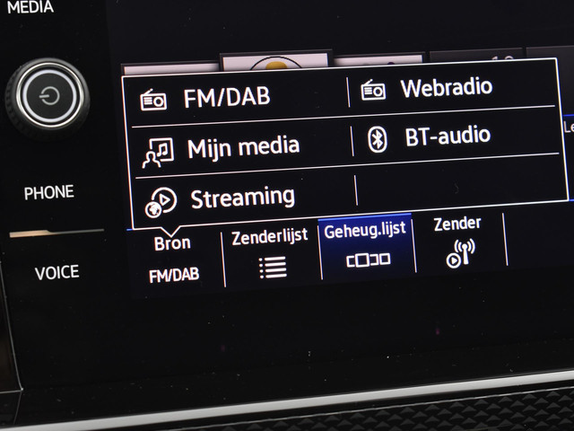 Volkswagen Polo 1.0 TSI Life · Apple Android Car Play · Navigatie · Getint Glas · Draadloze Oplader · 15'' Inch · Garantie t m 27-10-2027 of 100