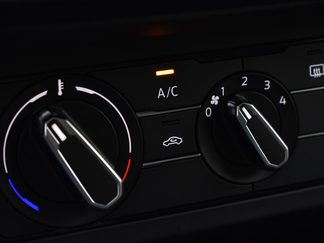 Volkswagen Polo 1.0 TSI Life · Apple Android Car Play · Navigatie · Getint Glas · Draadloze Oplader · 15'' Inch · Garantie t m 27-10-2027 of 100