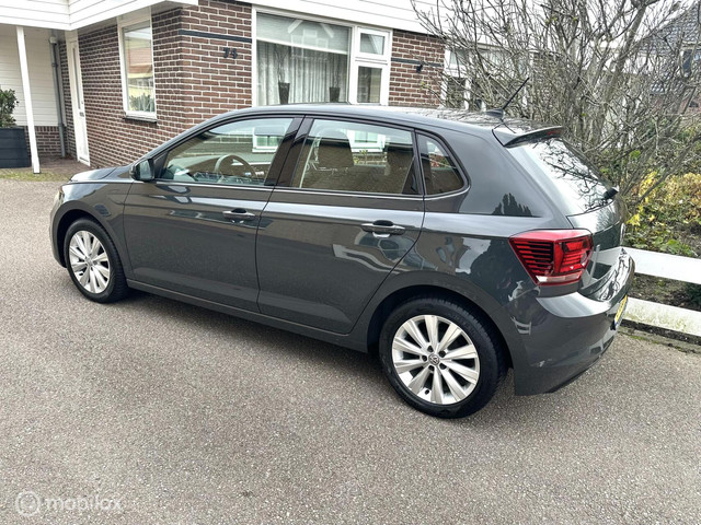 Volkswagen Polo 1.0 TSI 95PK DSG AUTOMAAT HIGHLINE CARPLAY CLIMATE CONROLE SFEERVERLICHTING PARKEERSENSOREN NETTE AUTO!!
