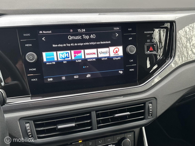 Volkswagen Polo 1.0 TSI 95PK DSG AUTOMAAT HIGHLINE CARPLAY CLIMATE CONROLE SFEERVERLICHTING PARKEERSENSOREN NETTE AUTO!!