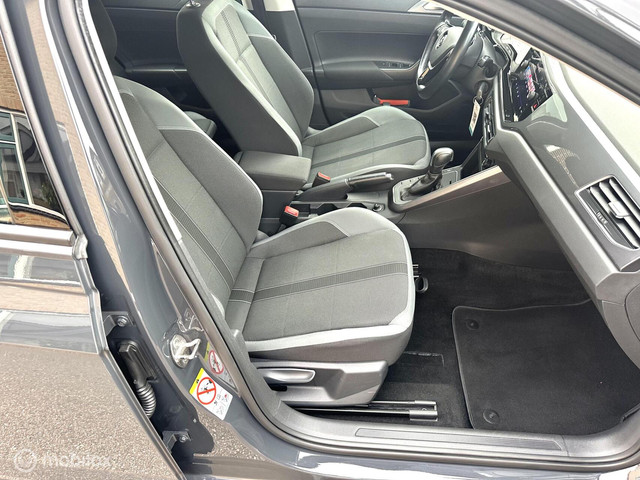 Volkswagen Polo 1.0 TSI 95PK DSG AUTOMAAT HIGHLINE CARPLAY CLIMATE CONROLE SFEERVERLICHTING PARKEERSENSOREN NETTE AUTO!!