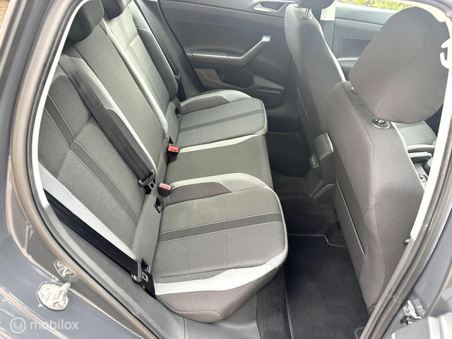 Volkswagen Polo 1.0 TSI 95PK DSG AUTOMAAT HIGHLINE CARPLAY CLIMATE CONROLE SFEERVERLICHTING PARKEERSENSOREN NETTE AUTO!!