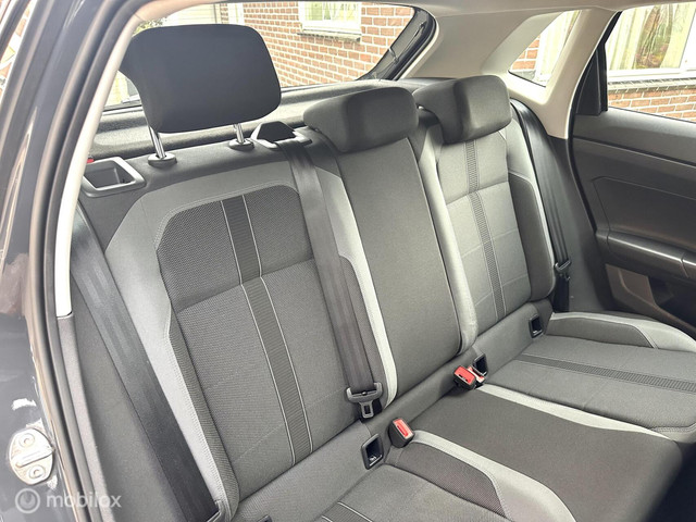 Volkswagen Polo 1.0 TSI 95PK DSG AUTOMAAT HIGHLINE CARPLAY CLIMATE CONROLE SFEERVERLICHTING PARKEERSENSOREN NETTE AUTO!!