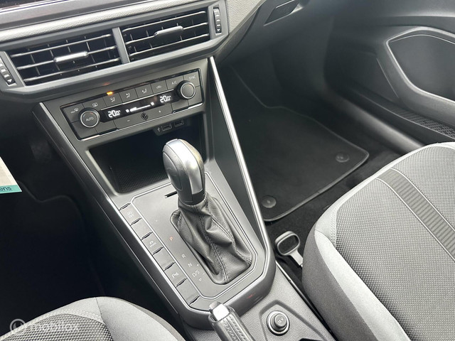 Volkswagen Polo 1.0 TSI 95PK DSG AUTOMAAT HIGHLINE CARPLAY CLIMATE CONROLE SFEERVERLICHTING PARKEERSENSOREN NETTE AUTO!!