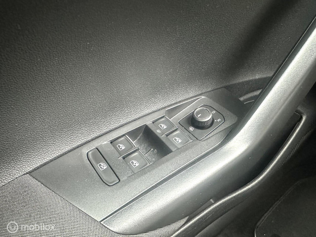 Volkswagen Polo 1.0 TSI 95PK DSG AUTOMAAT HIGHLINE CARPLAY CLIMATE CONROLE SFEERVERLICHTING PARKEERSENSOREN NETTE AUTO!!