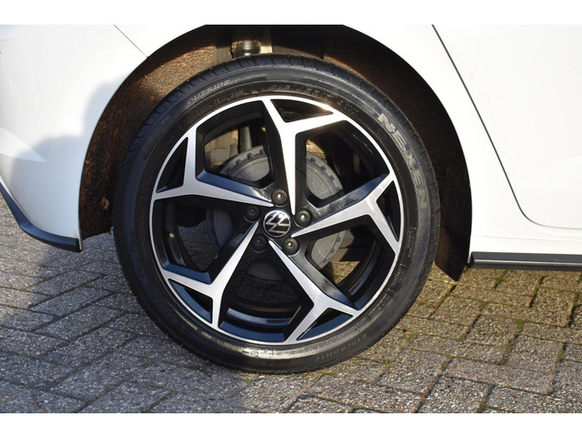Volkswagen Polo 1.0 TSI R-Line Business | LED | Camera | Stoelverwarming |
