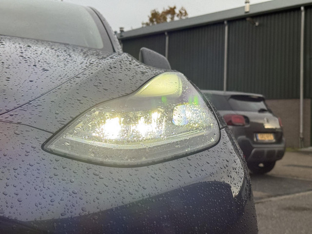 Tesla Model Y RWD 58 kWh AFNEEMBARE TREKHAAK| STOEL STUURVERW| AUTOPILOT| RIJKLAARPRIJS INCL. TESLA GARANTIE t m 03-2027 80.000km accu en aan