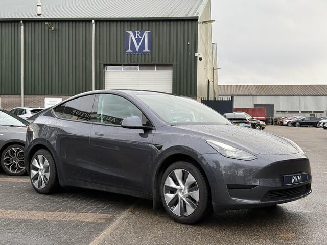 tesla-model-y-rwd-58-kwh-afneembare-trekhaak--stoel--stuurverw--autopilot--rijklaarprijs-incl.-tesla-garantie-t-m-03-2027-80.000km-accu-en-aan