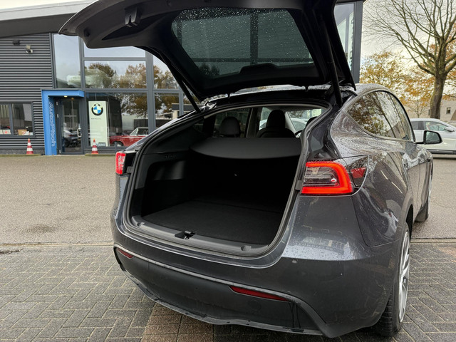 Tesla Model Y RWD 58 kWh AFNEEMBARE TREKHAAK| STOEL STUURVERW| AUTOPILOT| RIJKLAARPRIJS INCL. TESLA GARANTIE t m 03-2027 80.000km accu en aan