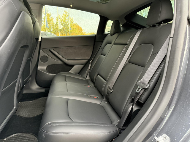 Tesla Model Y RWD 58 kWh AFNEEMBARE TREKHAAK| STOEL STUURVERW| AUTOPILOT| RIJKLAARPRIJS INCL. TESLA GARANTIE t m 03-2027 80.000km accu en aan