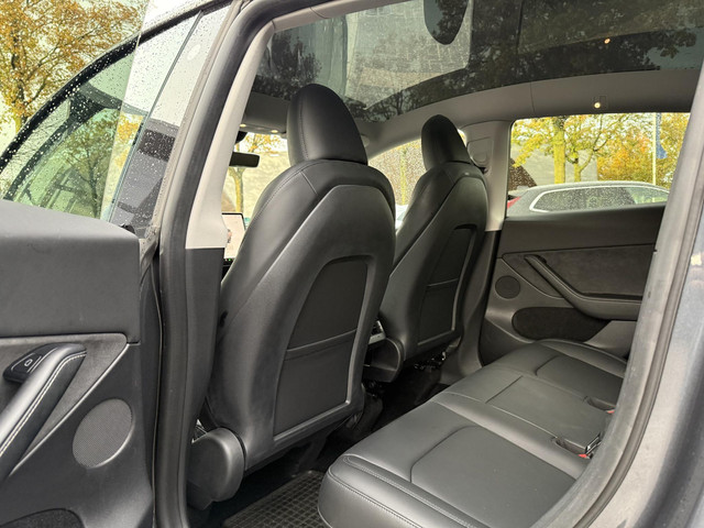Tesla Model Y RWD 58 kWh AFNEEMBARE TREKHAAK| STOEL STUURVERW| AUTOPILOT| RIJKLAARPRIJS INCL. TESLA GARANTIE t m 03-2027 80.000km accu en aan
